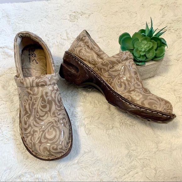 Born Shoes - 𝅺B.O.C born concept tan beige Peggy clogs tooled embossed leather mules